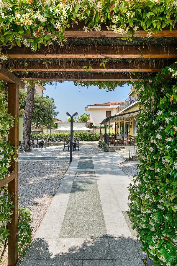 Hotel Apuana Marina di Pietrasanta Exterior photo