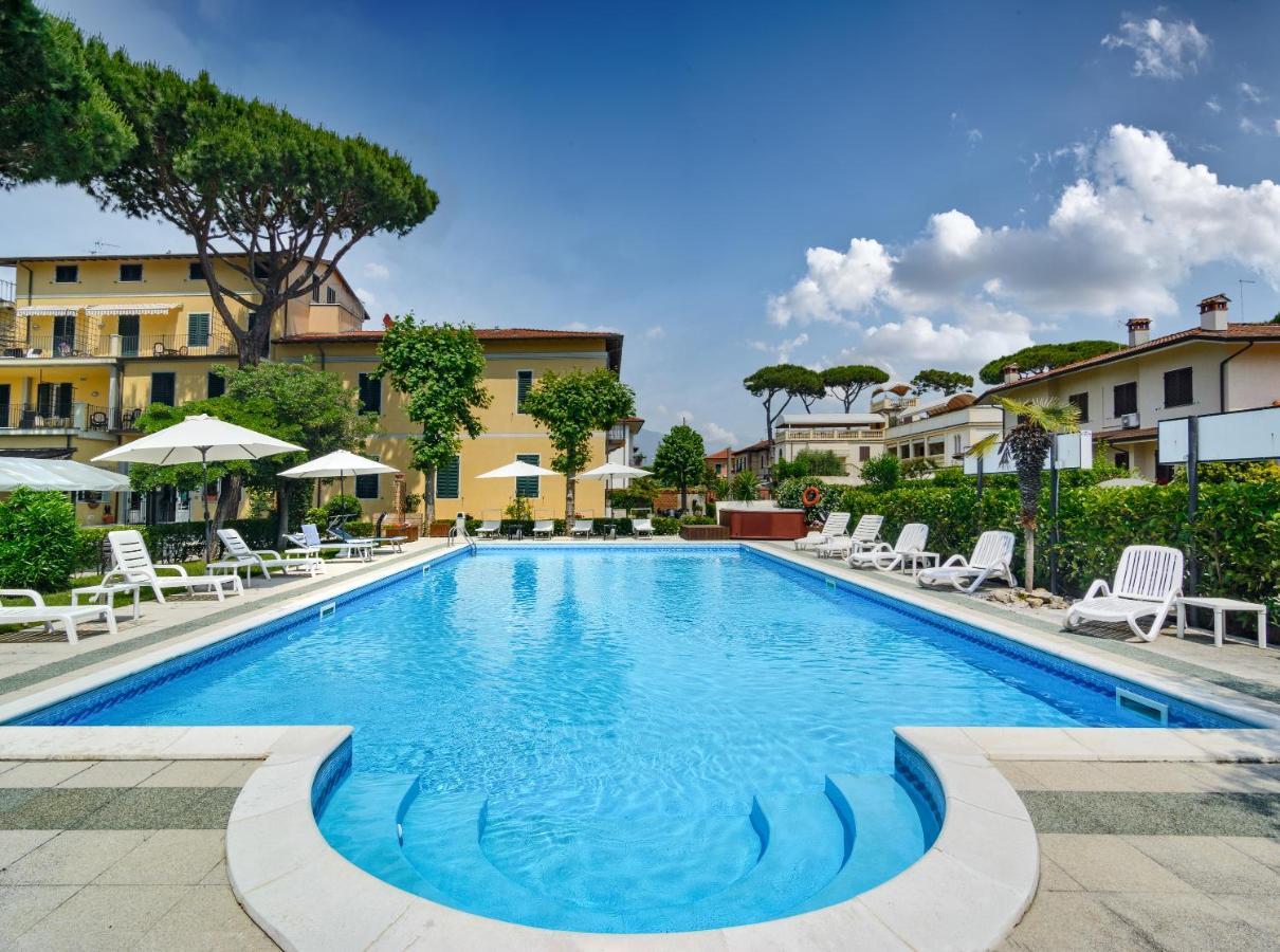 Hotel Apuana Marina di Pietrasanta Exterior photo