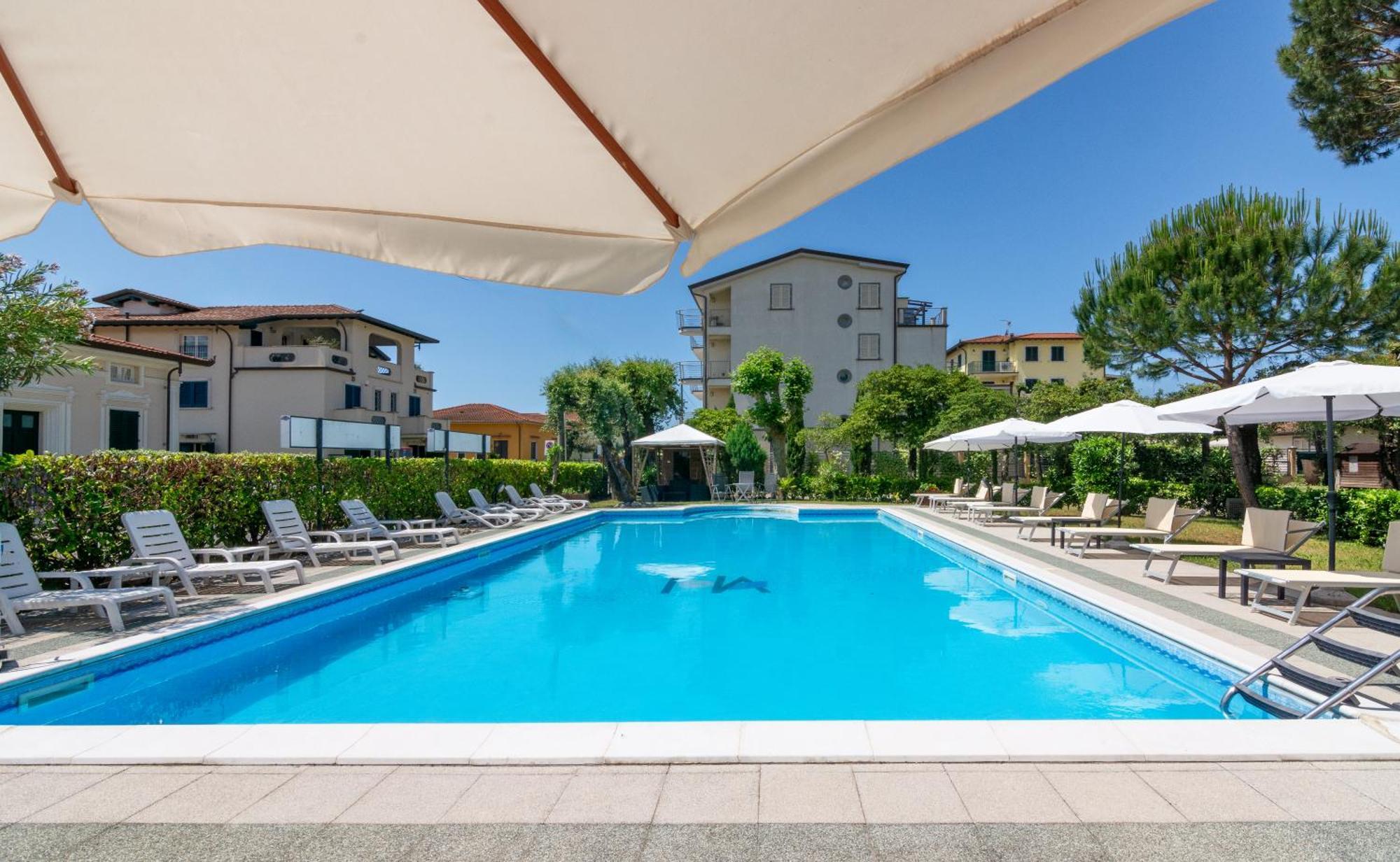 Hotel Apuana Marina di Pietrasanta Exterior photo