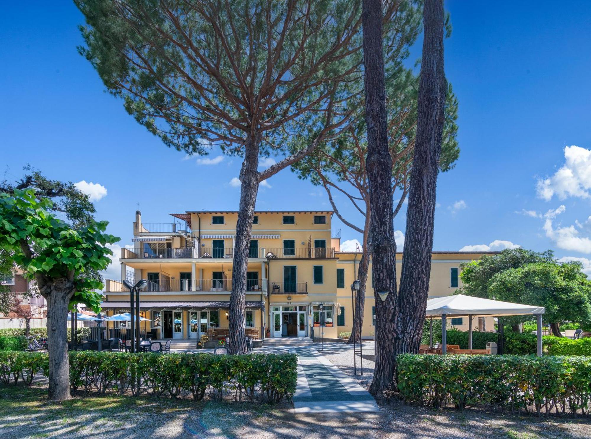 Hotel Apuana Marina di Pietrasanta Exterior photo